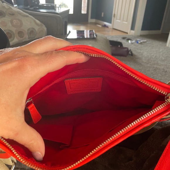 Coach Cross Body Shoulder bag - Picture 2 of 3
